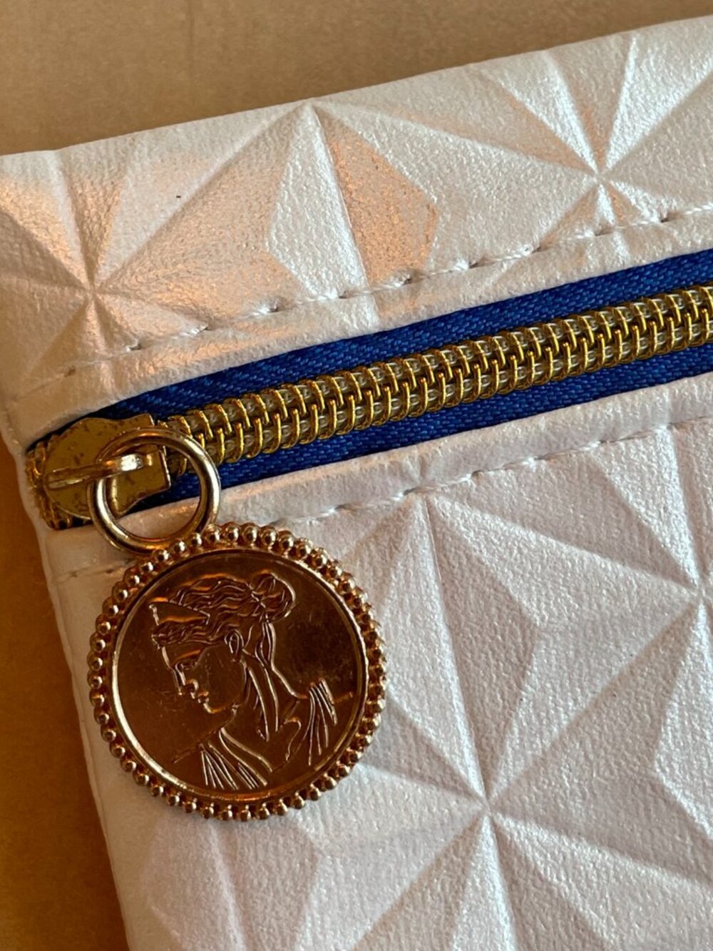 Entire Closet $5! Ipsy "Epcot Ball" White Pearl Geometric Textured Shimmer - Picture 3 of 9